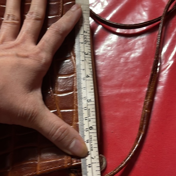 Liz Claiborne woman’s genuine leather brown crossbody bag - Picture 6 of 8